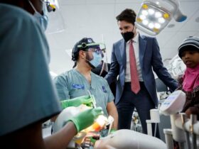 Canadian PM Justin Trudeau with dental patients | Credits: Reuters